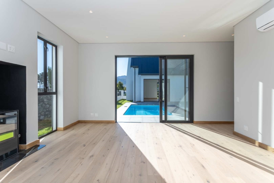5 Bedroom Property for Sale in Val De Vie Estate Western Cape